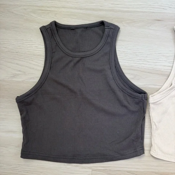 2x Sleeveless Tank Tops - Picture 5 of 7